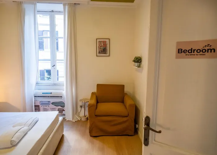 Apartment By The Colosseum - White Chic Flats *