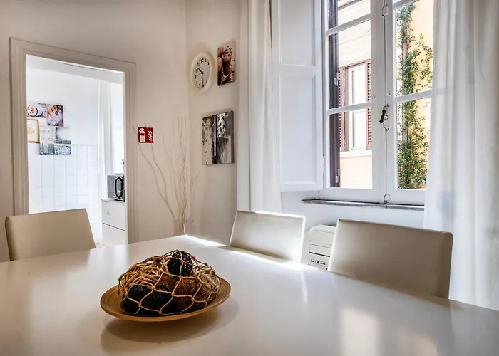 By The Colosseum - White Chic Flats Apartment