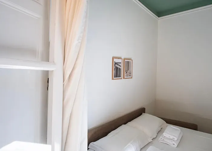 Apartment By The Colosseum - White Chic Flats