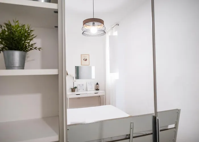 Apartment By The Colosseum - White Chic Flats