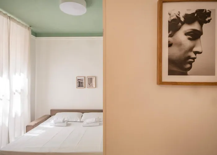 Apartment By The Colosseum - White Chic Flats