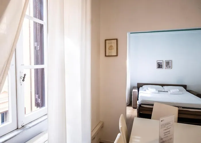 Apartment By The Colosseum - White Chic Flats *