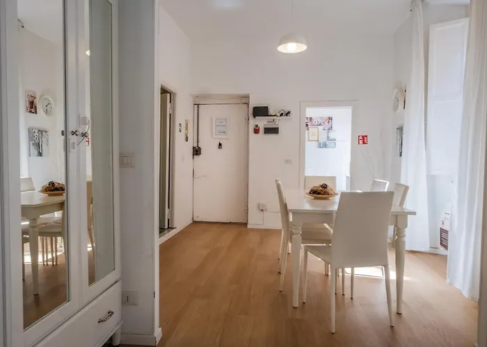 Apartment By The Colosseum - White Chic Flats Rome