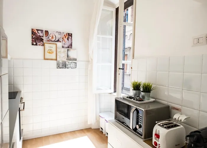 Apartment By The Colosseum - White Chic Flats *