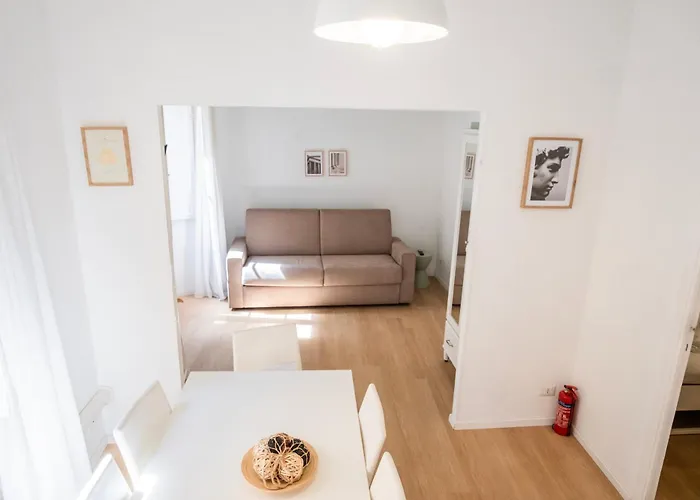 Apartment By The Colosseum - White Chic Flats Rome